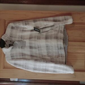 Extra soft snap pullover with front pocket